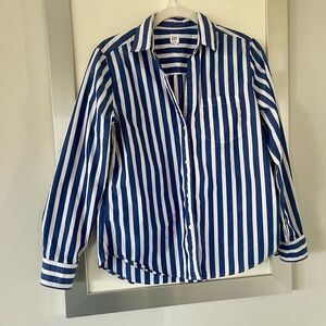 GAP women’s blue and white striped shirt